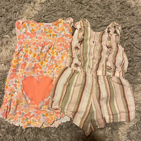 Carters - Rompers - Picture 1 of 1